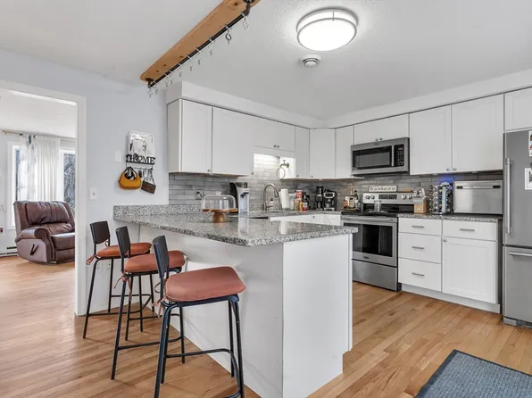 5 Village Way APT C, Norton, MA 02766