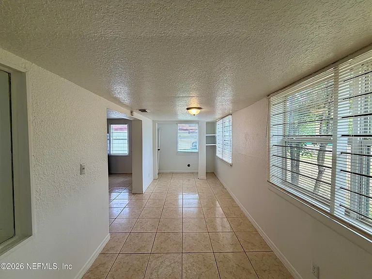 5903 Droad St — Photo 2
