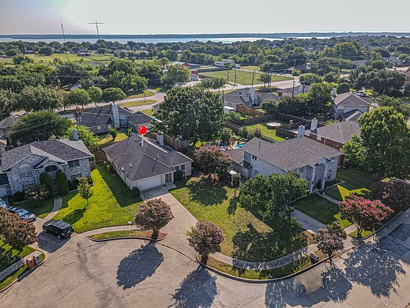 3rd image of 7513 Beverly Dr