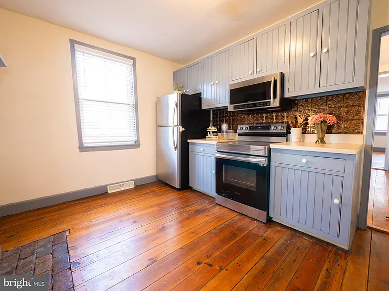 703 S Loudoun St — Photo 15