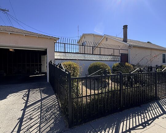 4th image of 3600 Chesapeake Ave