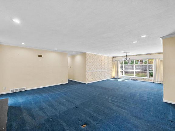 4th image of 23 Clayton Downs Ln