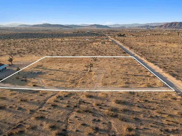226 Rainbow Dr, Yucca Valley, CA 92284
