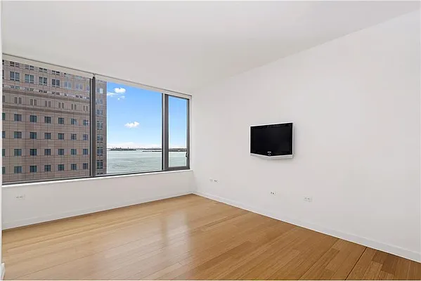 Rented by R New York | media 27