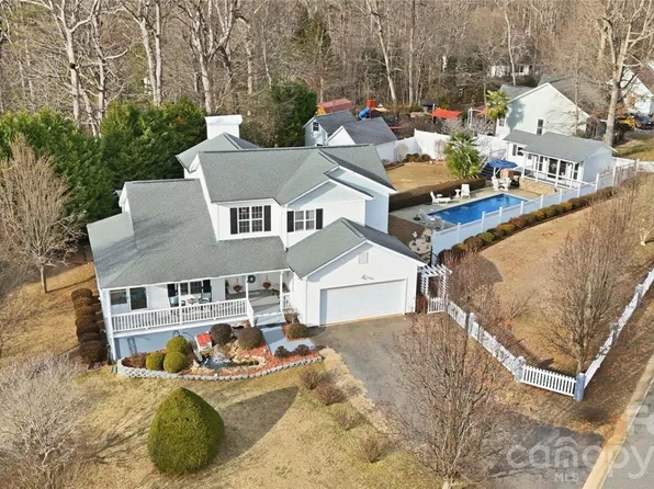 130 Greenwich Dr, Statesville, NC 28677
