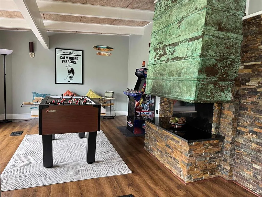3 bed, 2.5 bath, 2312 sqft, $5,000 — Photo 2