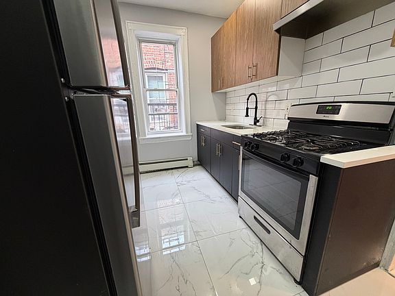 3rd image of 237 Lexington Ave APT 1F