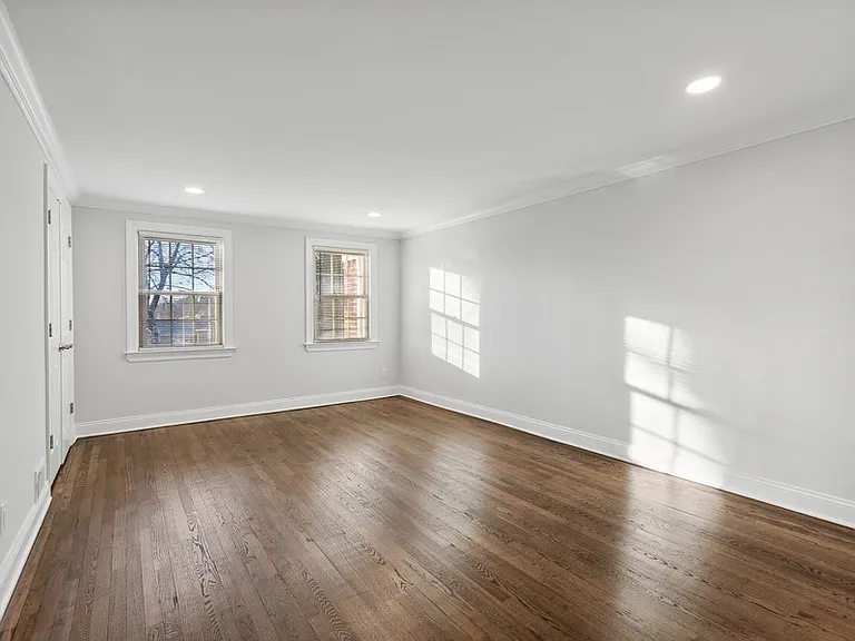 Spring Hill Apartments — Photo 11