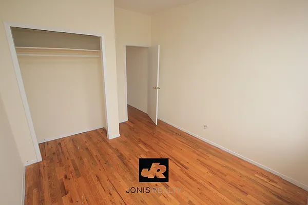 Rented by Jonis Realty | media 8