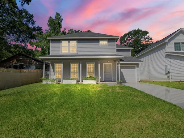 15011 Crockett Rd, Willis, TX 77378