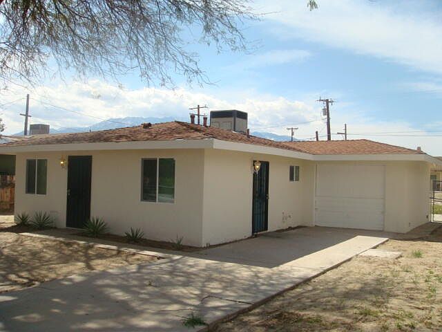 1st image of 16401 Avenida Manzana