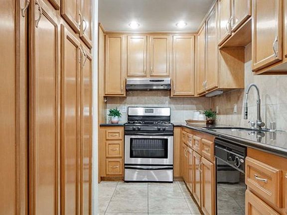 4th image of 23650 Monument Canyon Dr Unit D