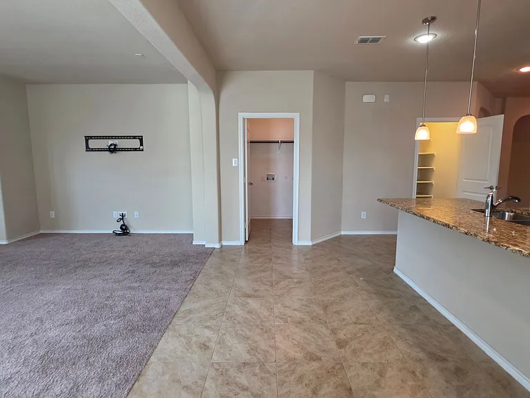 1912 Potrillo Ln — Photo 6