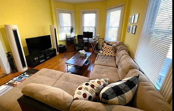 2 bed, 1.0 bath, $3,550 — Photo 3