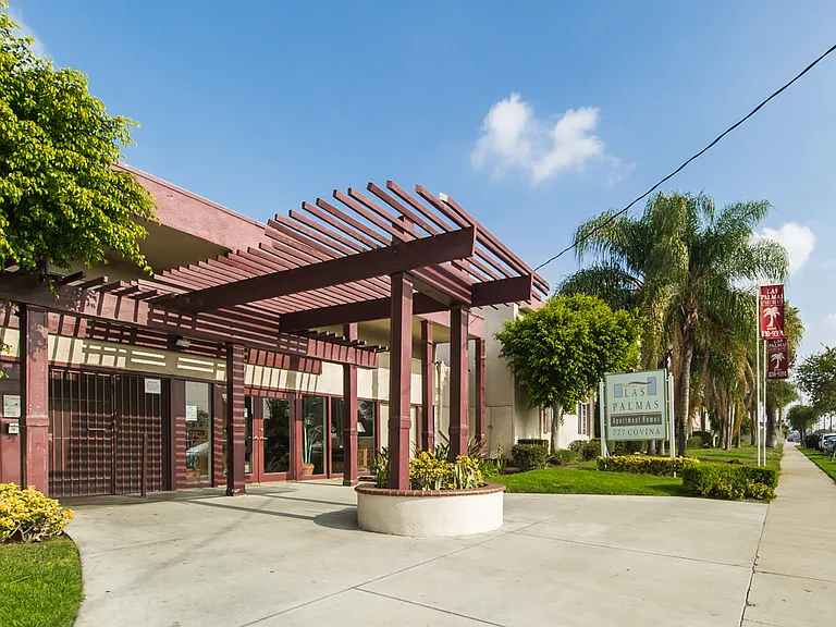 Las Palmas Apartment Homes — Photo 8