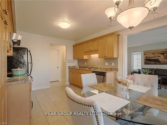 4th image of 9 Flynn Ct