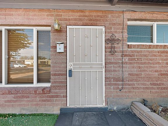 3rd image of 1108 Dorothy St NE