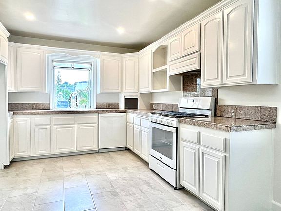 5th image of 519 Cherry St