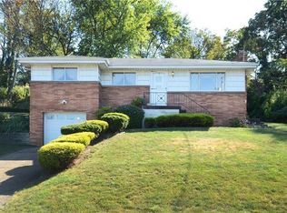 1041 Greenlawn Dr, Pittsburgh, PA 15220