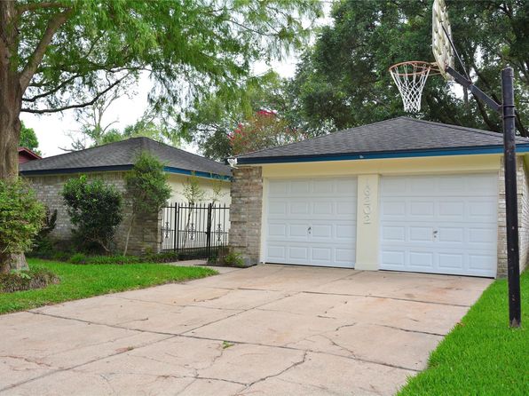 16202 Barcelona Dr