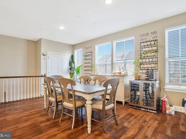 130 Capital Ct — Photo 9