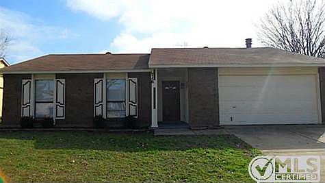 2nd image of 716 Wandering Way Dr
