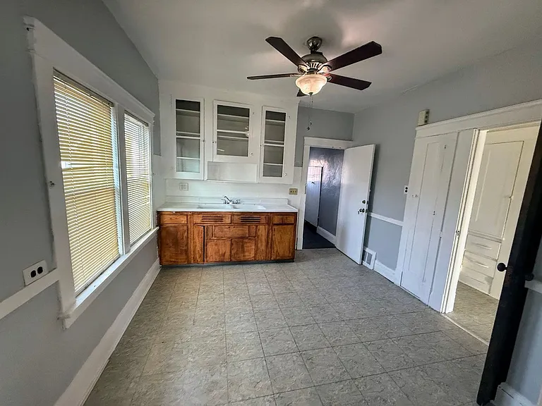 951 Royal Rd — Photo 3