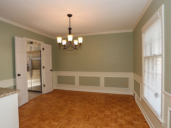 5th image of 2471 Birchtree Dr