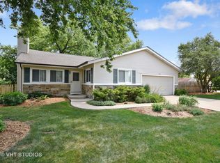 2S445 Sanchez Dr, Warrenville, IL 60555