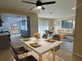 Coventry Square Apartments