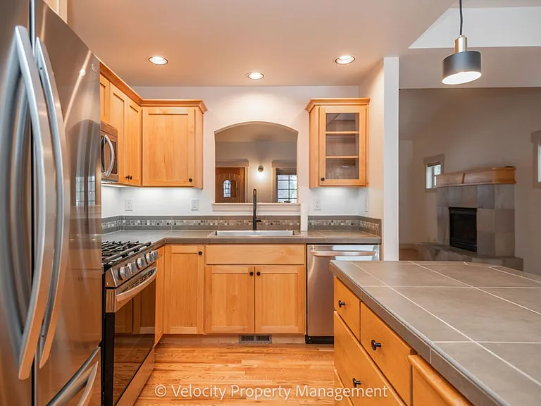 2469 NW Sacagawea Ln — Photo 6