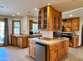 1414 E Shangri La Rd, Phoenix, AZ 85020