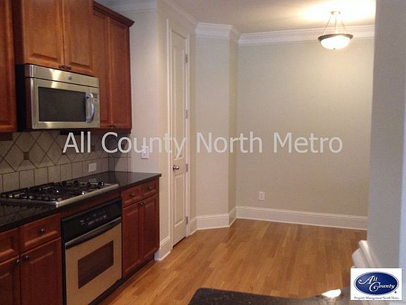 3rd image of 5160 Meridian Ln