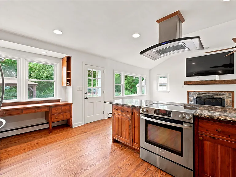 1058 Glen Hall Rd — Photo 11