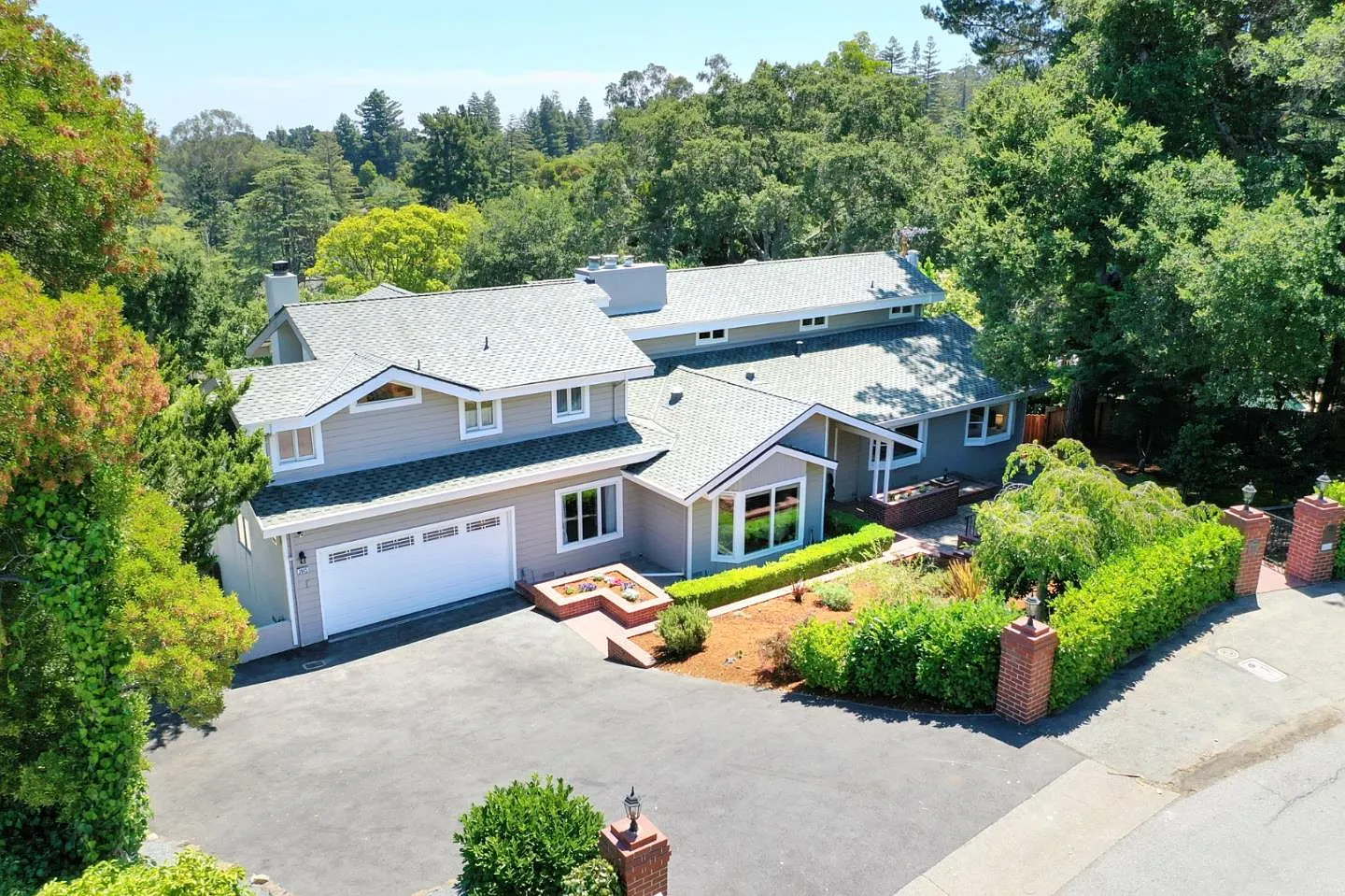 2445 Summit Dr photo 1