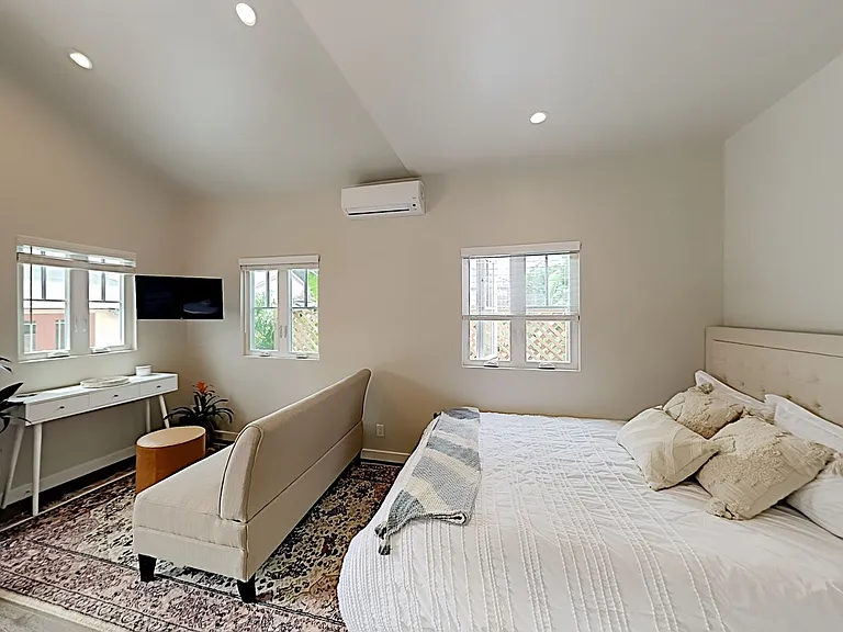 1205 Blanchard St — Photo 6