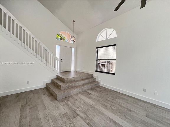 5th image of 725-725 NW 156th Ave
