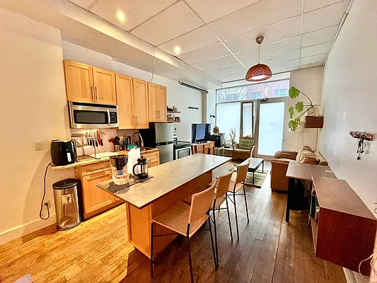 Rented by The KCI Group | media 10