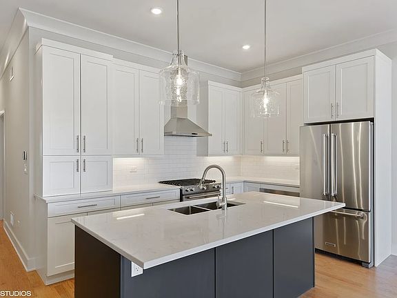 4th image of 3122 N Clybourn Ave #2N