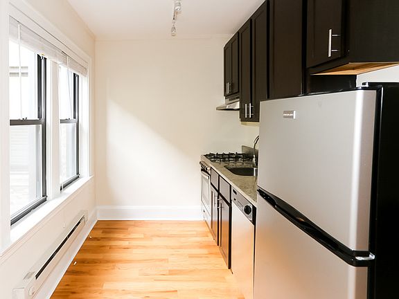 3rd image of 4737 N Hermitage Ave #D502