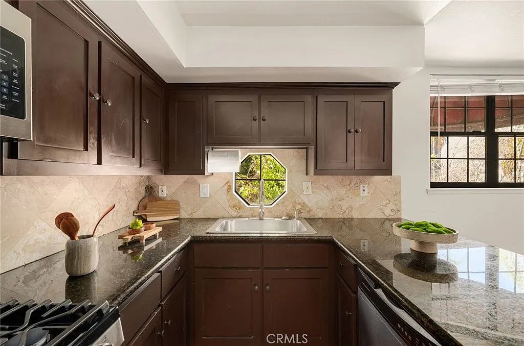 2 bed, 1230 sqft, $3,500 — Photo 3