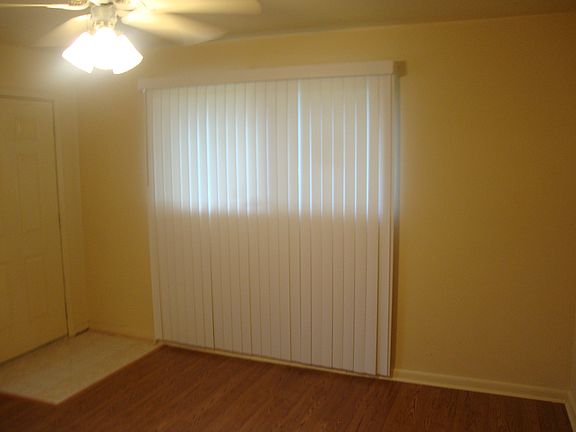 Living w/ Remote Ceiling fan