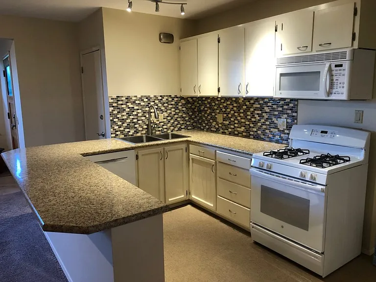 1154 Viewland Way — Photo 3