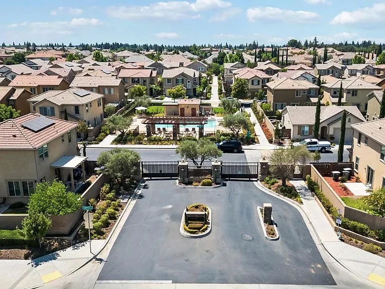 10911 N Knowlton Way — Photo 3