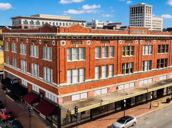 122 W Broughton St, Savannah, GA 31401