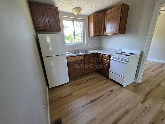 4th image of 419 1/2 Walnut Ave