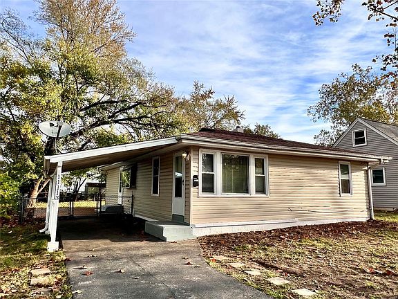 2nd image of 11113 Florence Ave