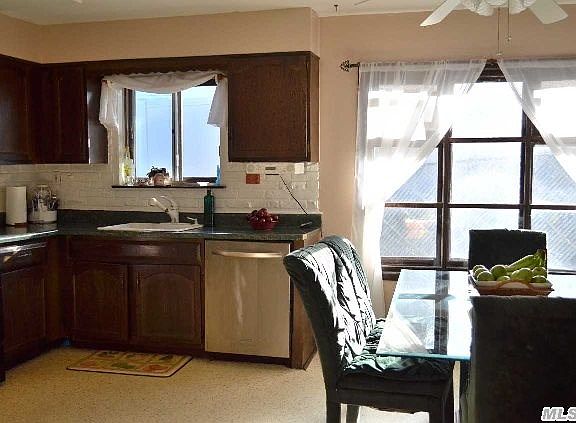 4th image of 15 Berwyn Dr