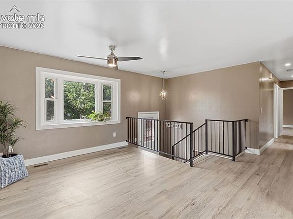 3rd image of 2035 Fountain Mesa Rd