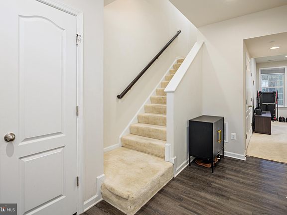 3rd image of 212 Gunther Place Gln